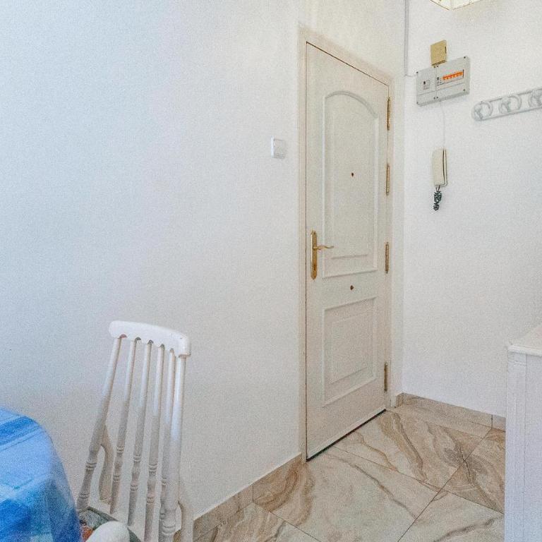 Beautiful Apartment In Torrevieja - Apartamento de 3 dormitorios - 9