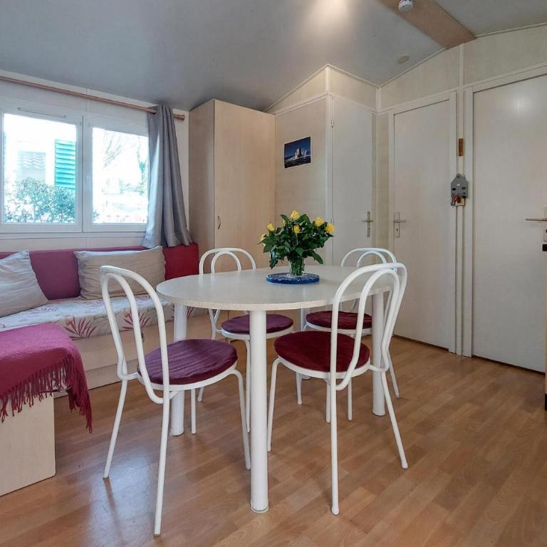 Mobilhome With Shared Pool - Mobile Home - 1