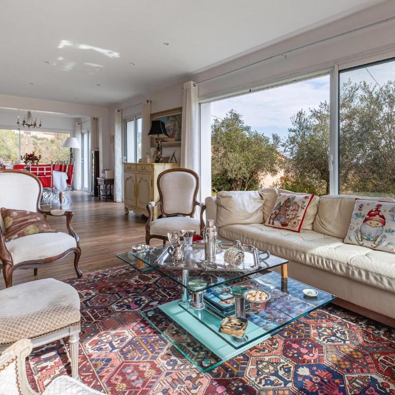 Beautiful Home In Peymeinade - Maison de Vacances Six Chambres - 1