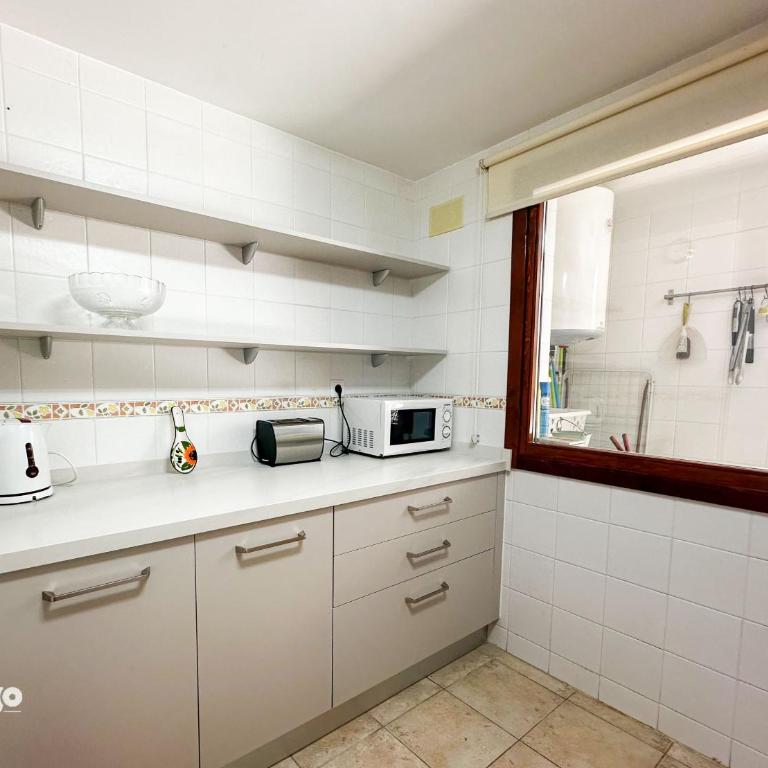 Stunning Garden Apartment - 6 people - HEN01 - Three-Bedroom Apartment - 10