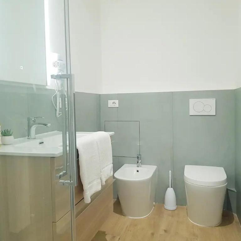 Queen Home Venice Train Station Noemi & Angel - Superior One-Bedroom Apartment with Balcony - 3