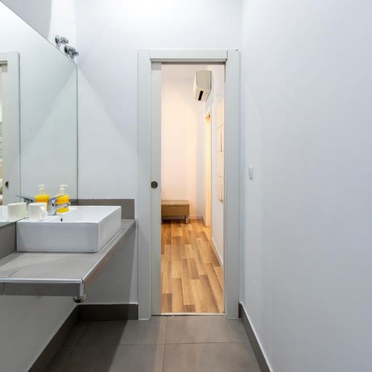 For You Rentals NEW Design Apartment TEMPORAL Puerta del Sol PRE104A - Apartamento con balcón - 17