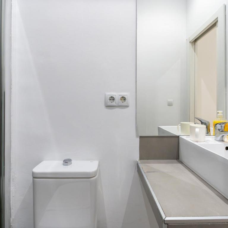 For You Rentals NEW Design Apartment TEMPORAL Puerta del Sol PRE104A - Apartamento con balcón - 21
