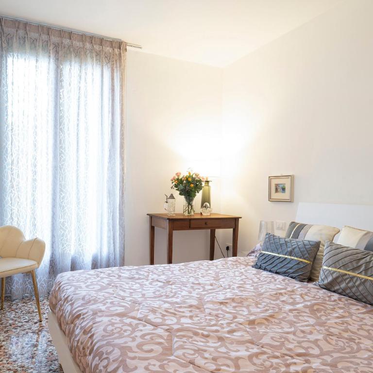 Stupendo Luxury Apartment Canal & Garden View - Three-Bedroom Premium Apartment with Balcony - 75