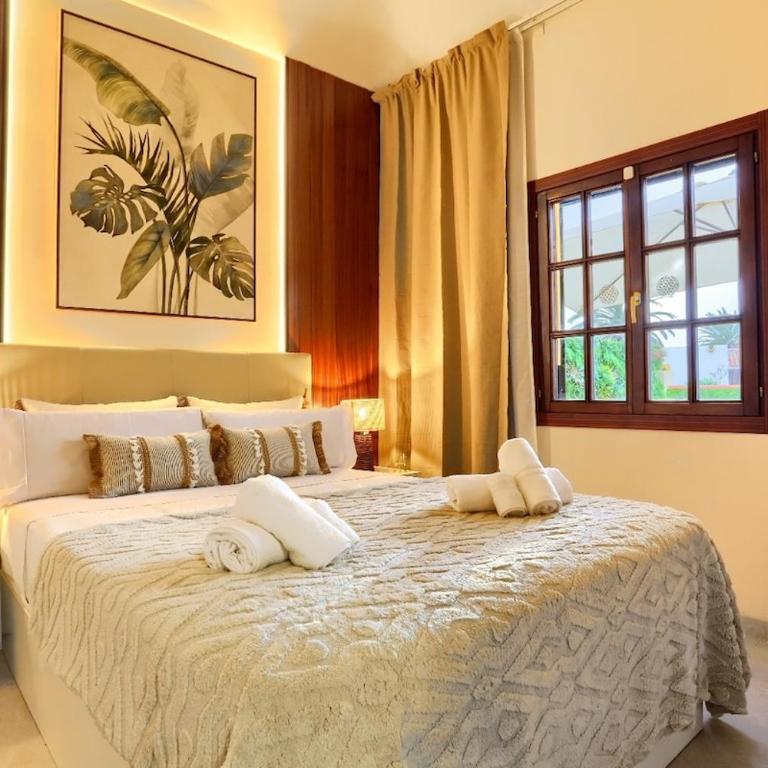 Elegant Coastal Retreat with Private Terrace & Pool Access - Vacation Home - 15