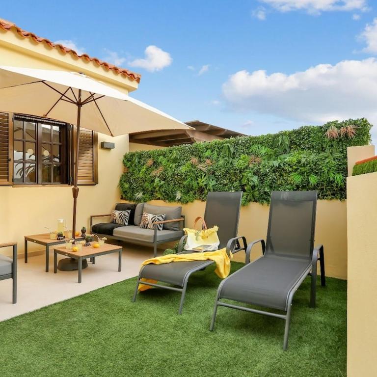 Elegant Coastal Retreat with Private Terrace & Pool Access - Vacation Home - 25