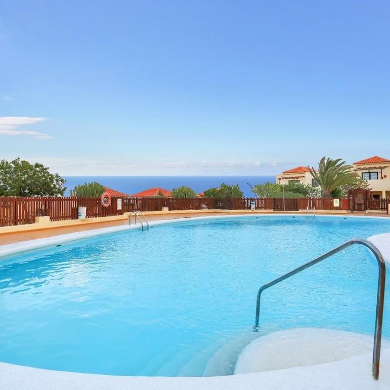 Elegant Coastal Retreat with Private Terrace & Pool Access - Vacation Home - 23