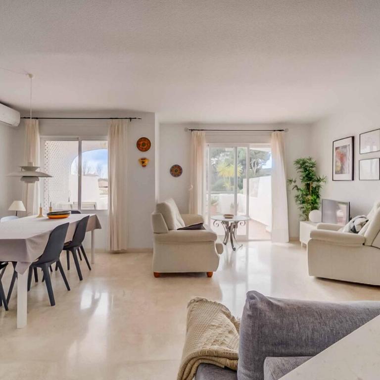 128 - Beautiful Townhouse with Pool, Benalmádena - Apartamento de 2 dormitorios - 15