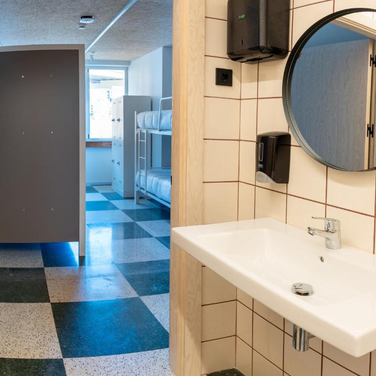 Lamia BBK Women Hostel-Solo mujeres - Quadruple Female Room with Private Bathroom - 2
