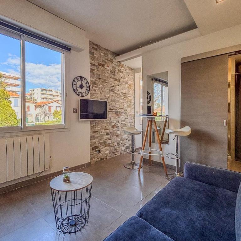 Contemporary 2P Studio Just Steps from the Beach - Studio - 1