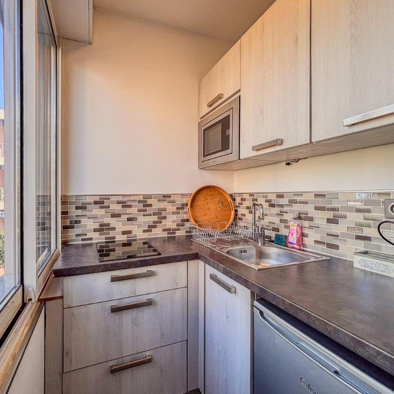 Contemporary 2P Studio Just Steps from the Beach - Studio - 9