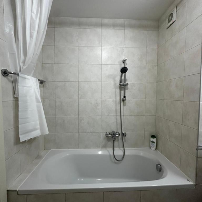 Nevena Belville Apartments - Studio with Balcony - 11
