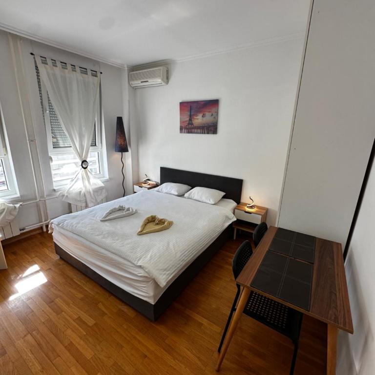 Nevena Belville Apartments - Studio with Balcony - 4