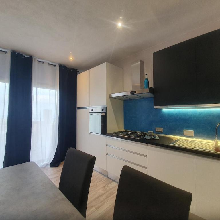 Nuova casa Diana - Appartamento con 2 Camere da Letto - 24