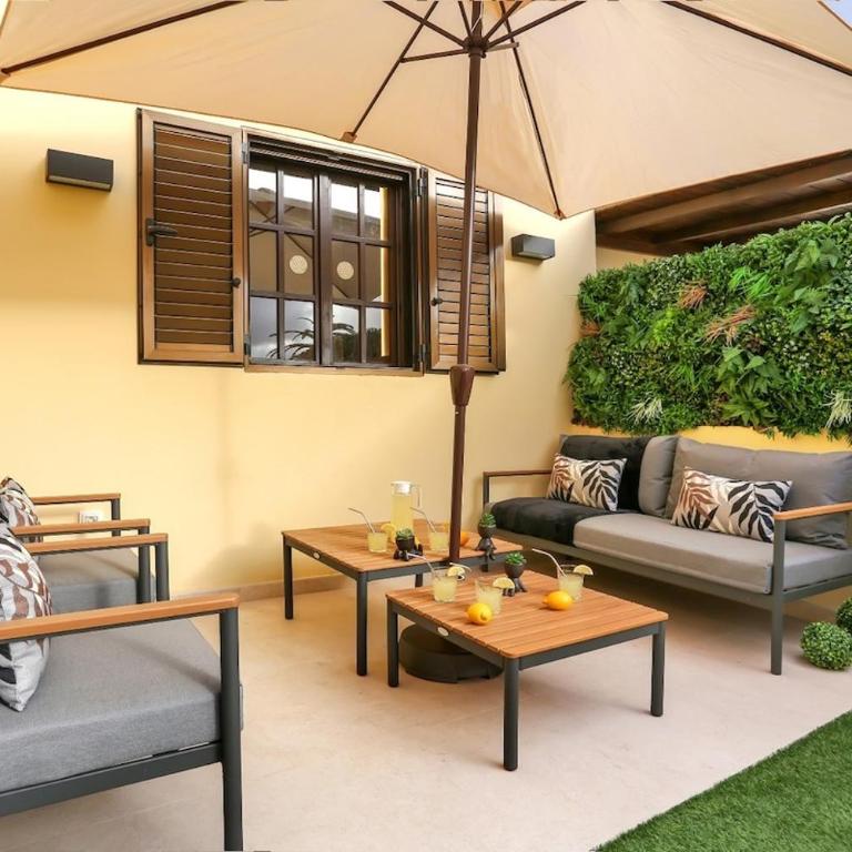 Elegant Coastal Retreat with Private Terrace & Pool Access - Vacation Home - 32