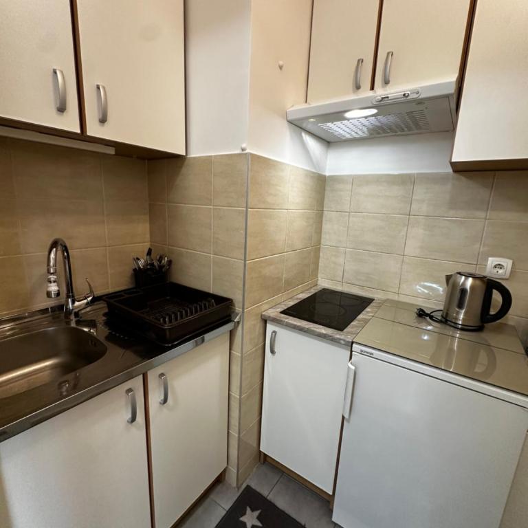 Nevena Belville Apartments - Studio with Balcony - 12