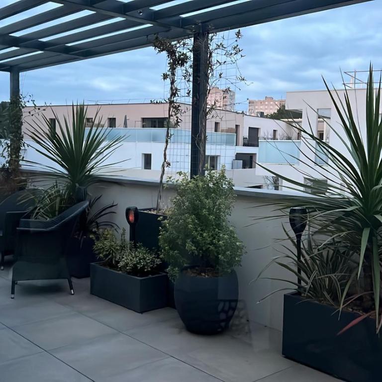 Le Joyau Nîmois - Grande terrasse avec parking - Three-Bedroom Apartment - 14