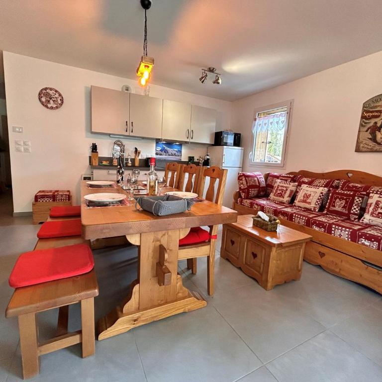 Appartement neuf avec balcon et navette pour le ski - FR-1-624-113 - Apartment - 1