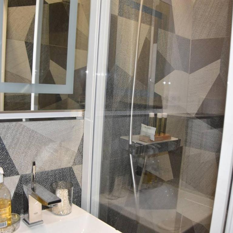 Home in Paris Eiffel Tower & Champs Elysees - Appartement - 7