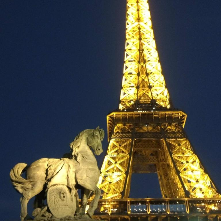 Home in Paris Eiffel Tower & Champs Elysees - Appartement - 14
