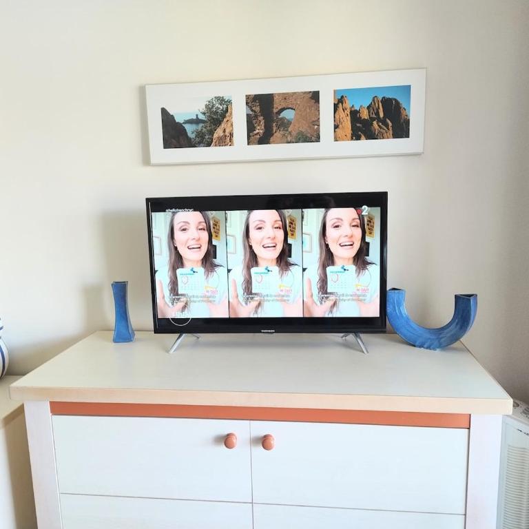 Heart of Holiday Village, near beach, WIFI, Parking, linen & clea ning included - Studio - Vue sur Montagne - 7