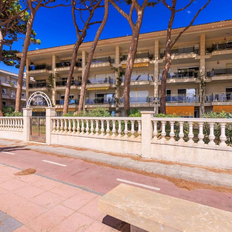 UHC Versailles Family Complex - Two-Bedroom Apartment - 25