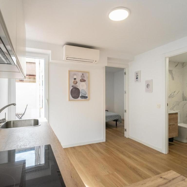 Apartment near the sea - Two-Bedroom Apartment with Terrace - 14