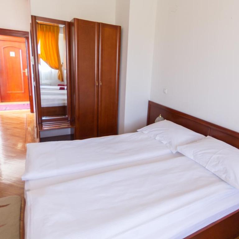 Hotel M3 - Trokrevetna Soba - 2