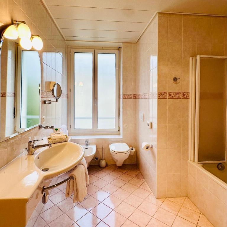 Best Western Hotel Bellevue au Lac - Camera Matrimoniale Deluxe con Vista Lago - 2