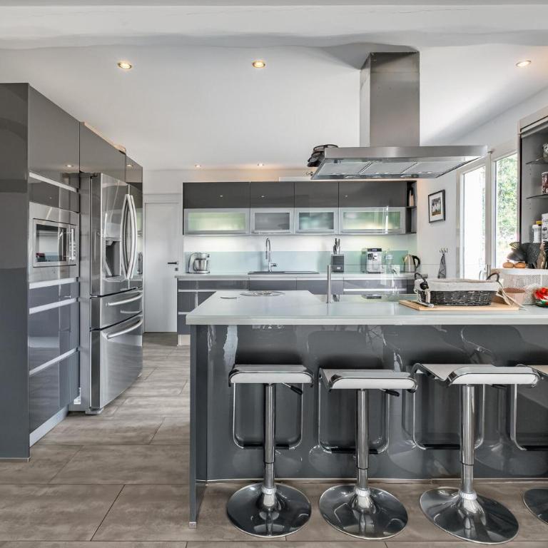 Gorgeous Home In Saint-Laurent-Du-Var - Maison de Vacances 4 Chambres - 6