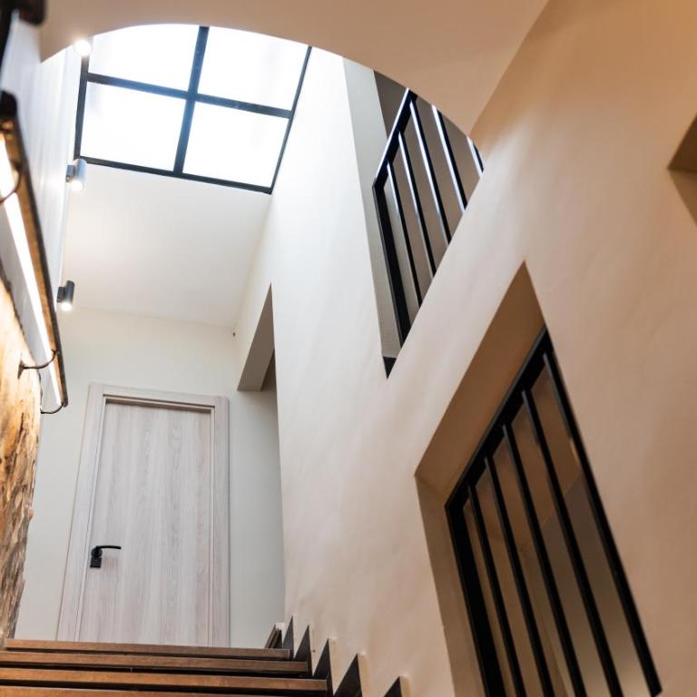 Qazris Suites - One-Bedroom Apartment with Terrace - 4