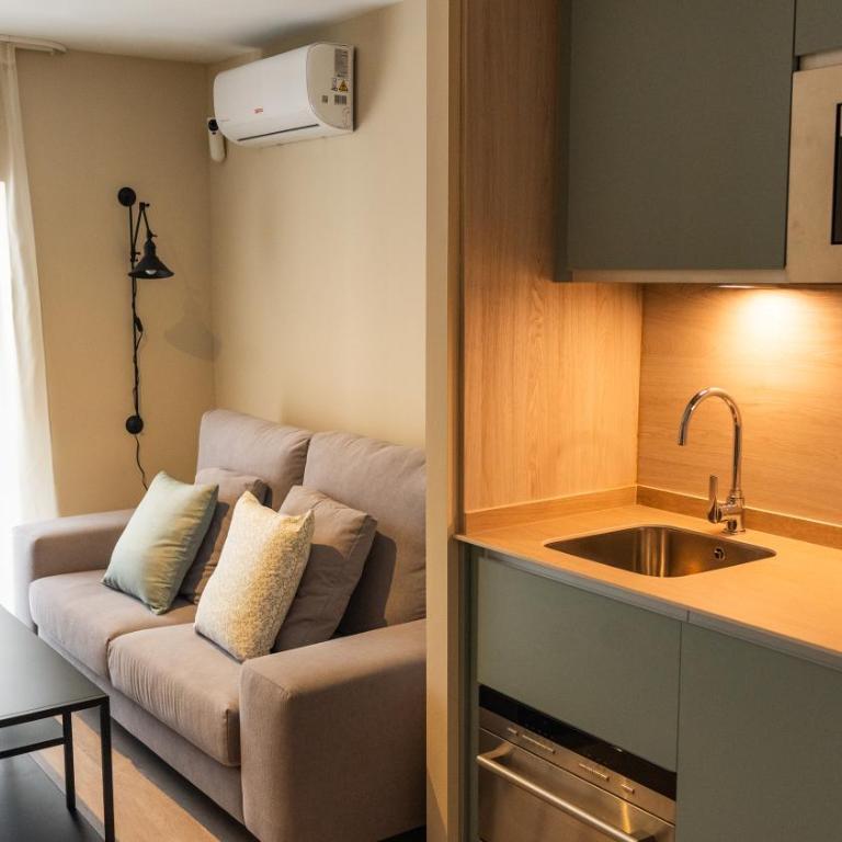 Qazris Suites - Studio Apartment with Balcony - 2