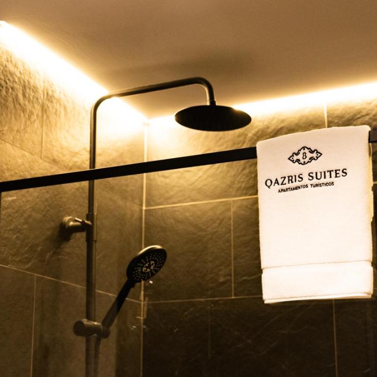 Qazris Suites - One-Bedroom Apartment with Terrace - 10