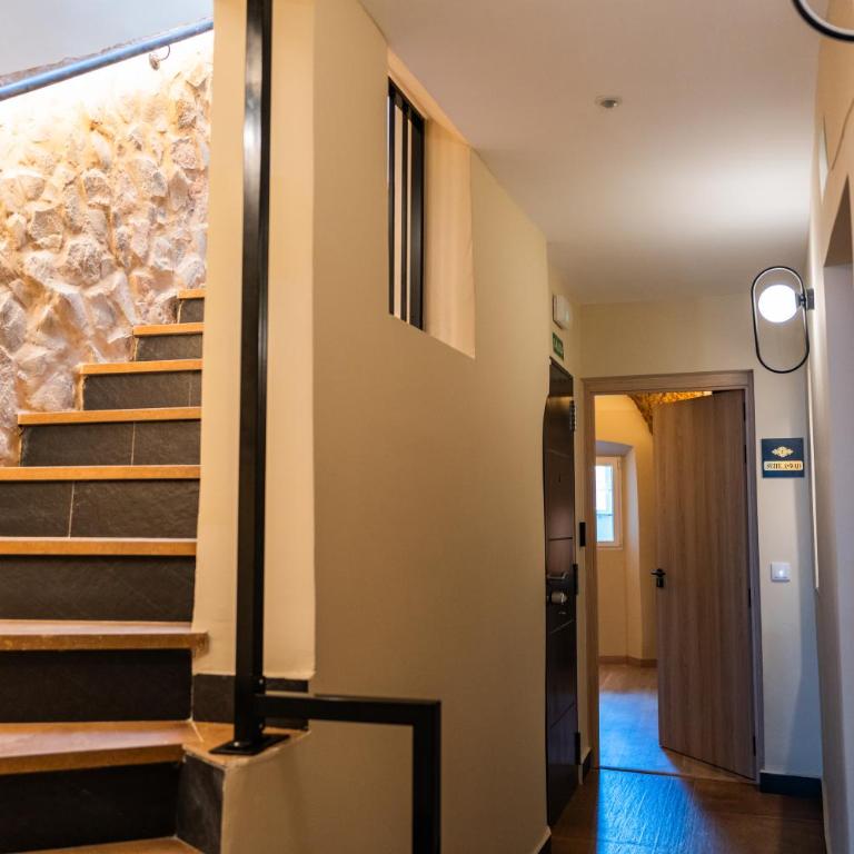 Qazris Suites - One-Bedroom Apartment with Terrace - 14