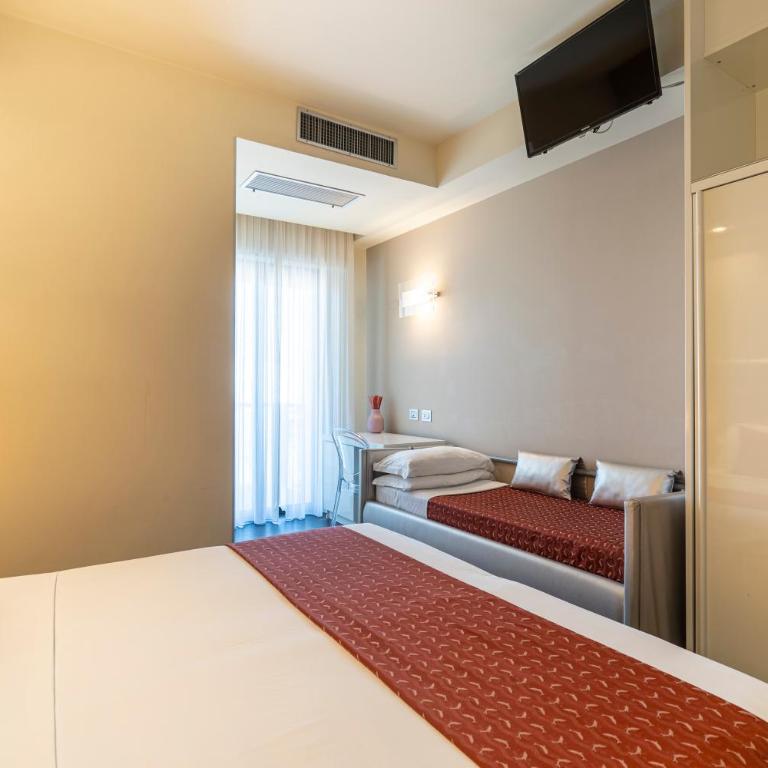 Hotel 2000 Riccione - Camera Tripla Superior - 16
