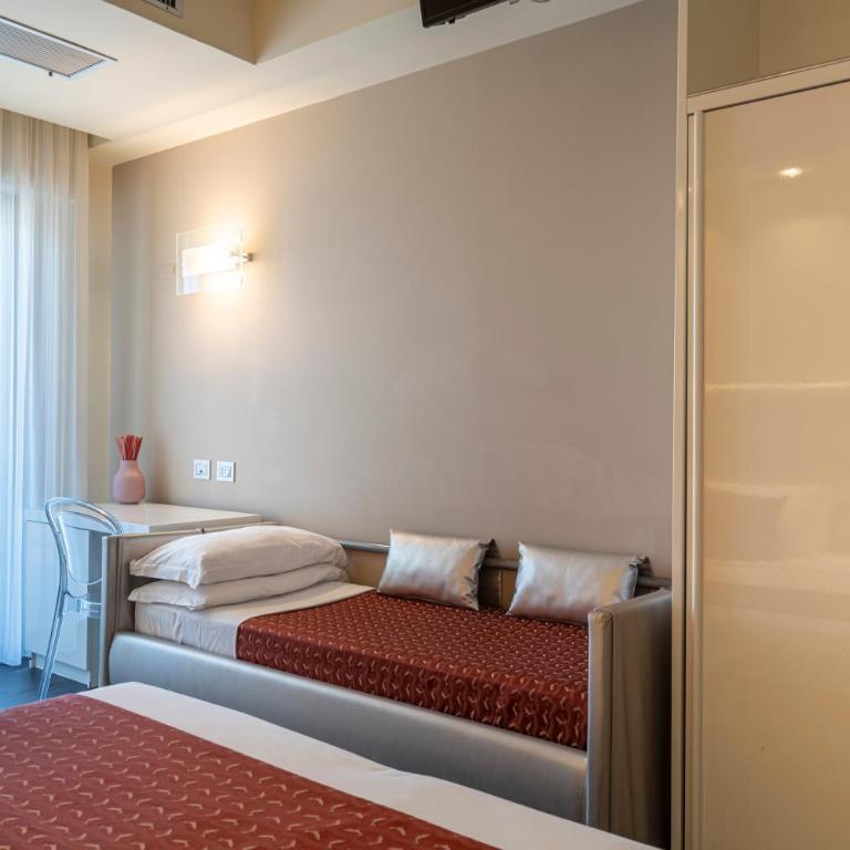 Hotel 2000 Riccione - Camera Tripla Superior - 17