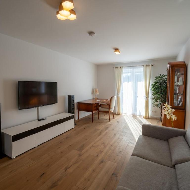 Up to 37 people - Your home - Mountain home - Apartment - 12
