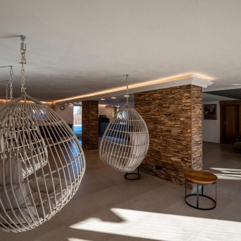 Up to 37 people - Your home - Mountain home - Apartment - 24