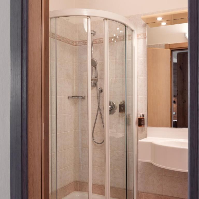 Hotel Montana - Doppelzimmer mit Zustellbett - 3