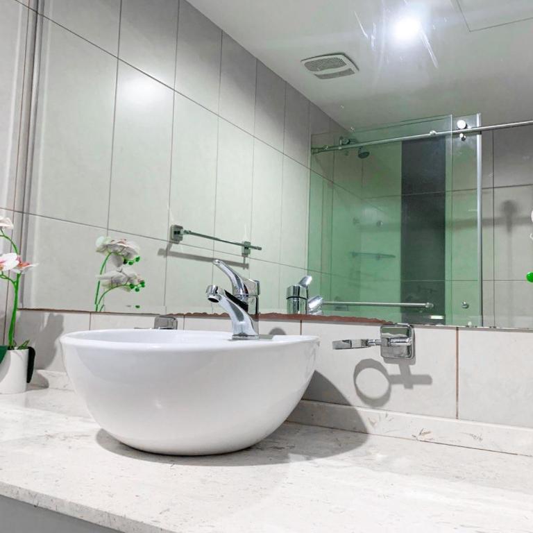 Depa familiar en piso alto vistas espectaculares - Two-Bedroom Apartment with City View - 8