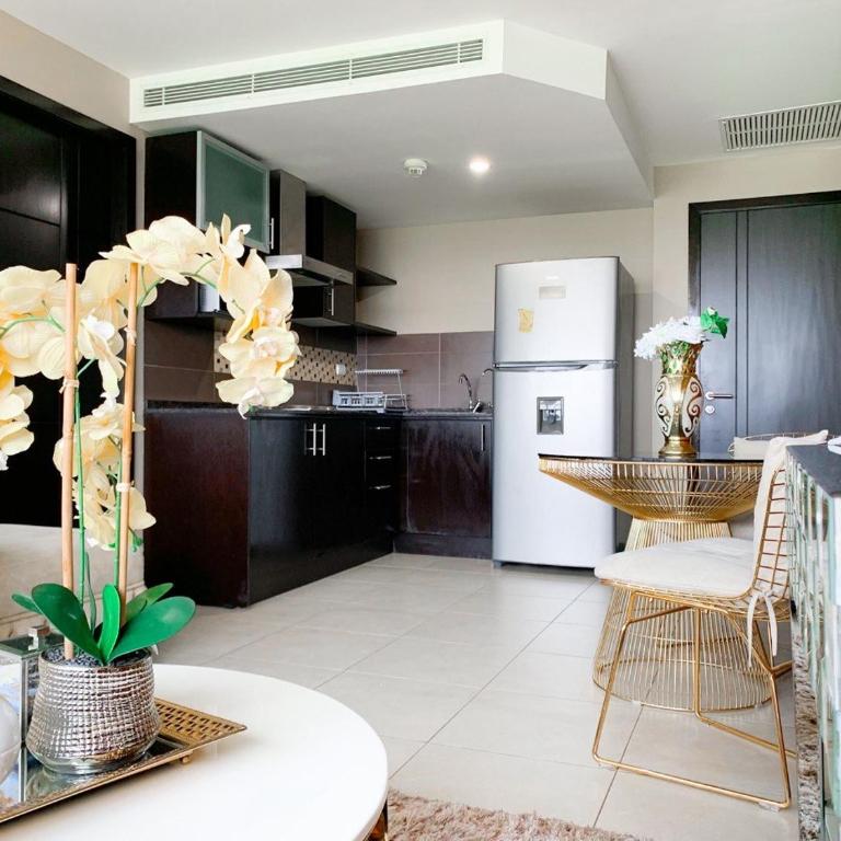 Depa familiar en piso alto vistas espectaculares - Two-Bedroom Apartment with City View - 32