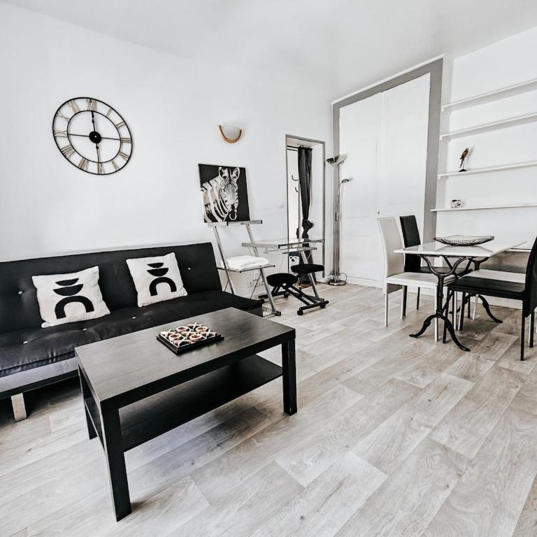 Henri, Hyper centre, Parking privé - Appartement 2 Chambres - 1