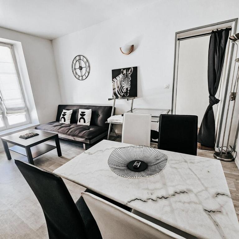 Henri, Hyper centre, Parking privé - Appartement 2 Chambres - 8