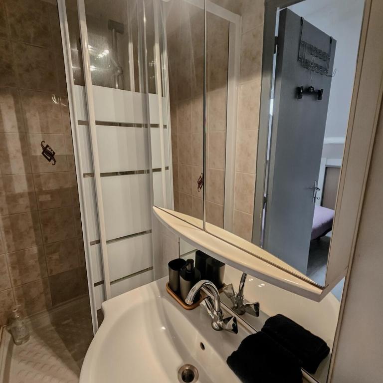 Henri, Hyper centre, Parking privé - Appartement 2 Chambres - 4