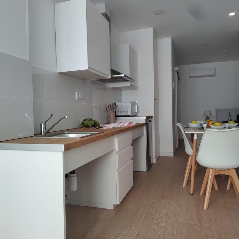 New central flat with AC and Wifi - One-Bedroom Apartment - 22