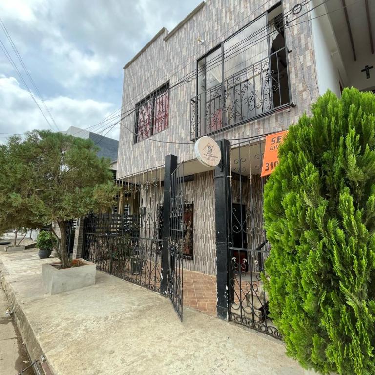 Hostal La Guadalupana - Apartamento de 3 dormitorios con vistas - 2