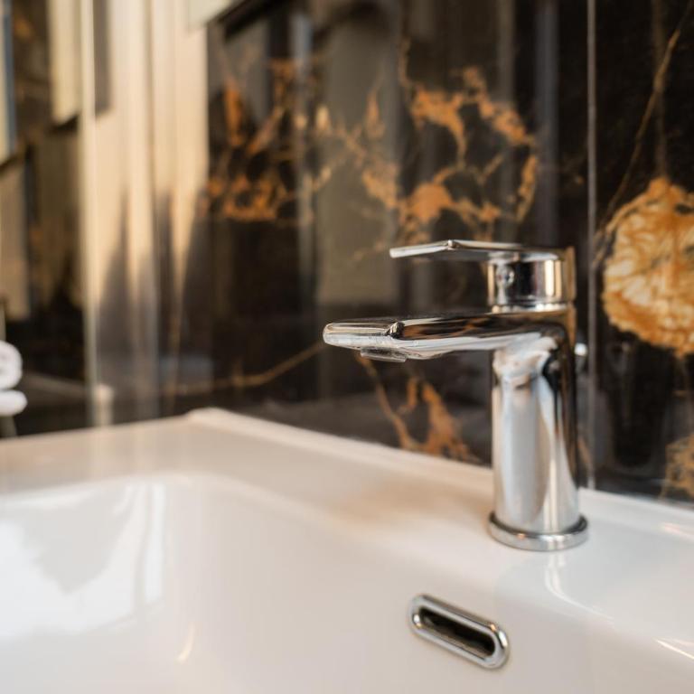 Relais San Demetrio - Modern & Central rooms by Leading Hotel - Suite con Balcone - 10