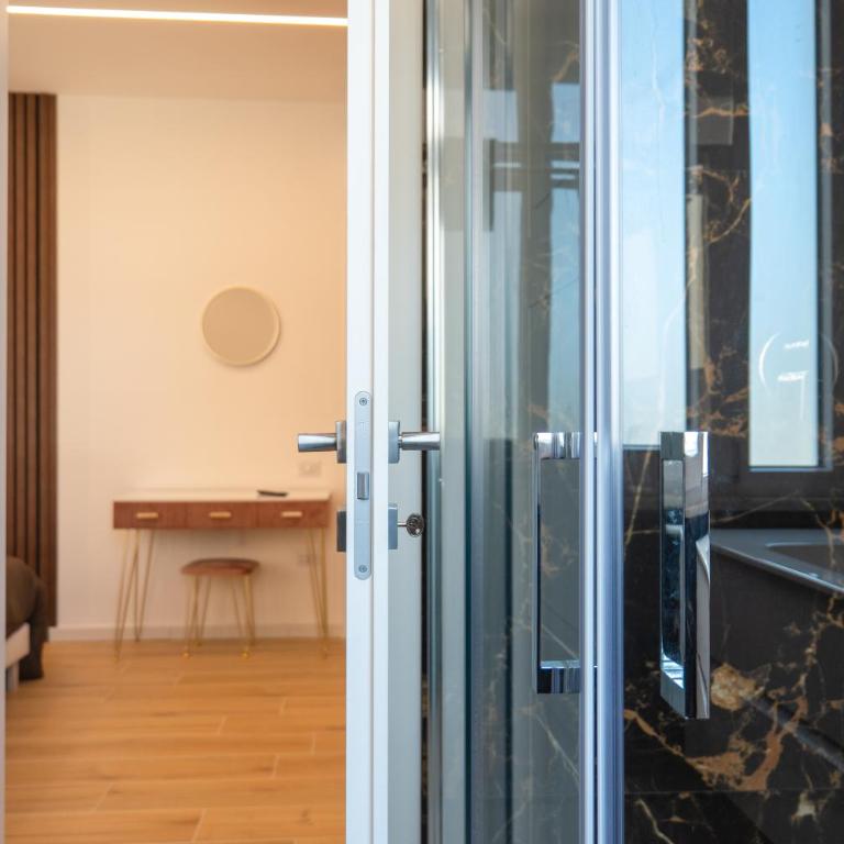 Relais San Demetrio - Modern & Central rooms by Leading Hotel - Suite con Balcone - 6