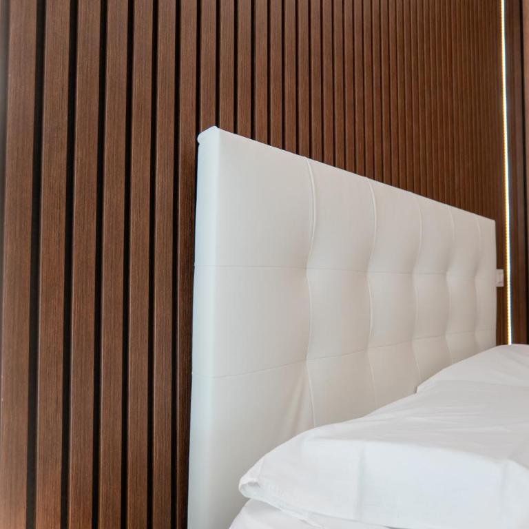 Relais San Demetrio - Modern & Central rooms by Leading Hotel - Suite con Balcone - 5
