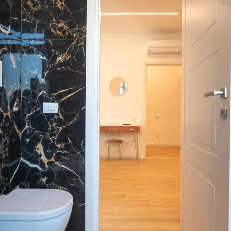 Relais San Demetrio - Modern & Central rooms by Leading Hotel - Suite con Balcone - 7